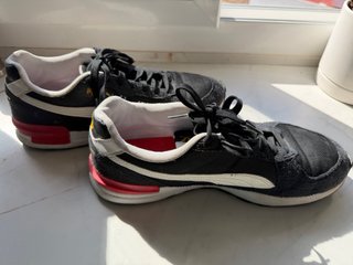 Zapatillas Puma Negras y Blancas