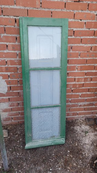 Ventanas de pueblo con contraventanas