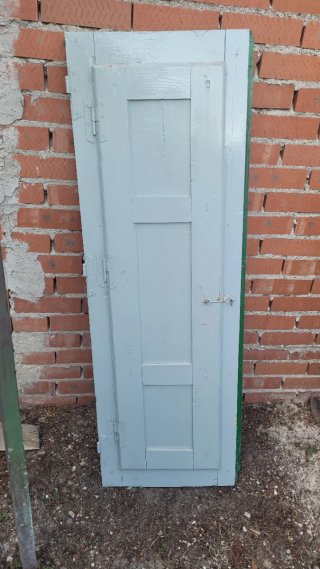 Ventanas de pueblo con contraventanas
