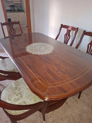 Mesa de comedor y 6 sillas