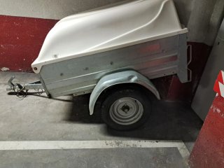 Remolque coche tapa poliéster y con basculante