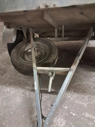 Remolque coche tapa poliéster y con basculante