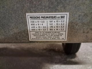 Remolque coche tapa poliéster y con basculante