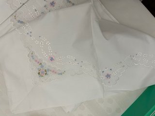 Set lenzuola matrimoniali in cotone con ricamo