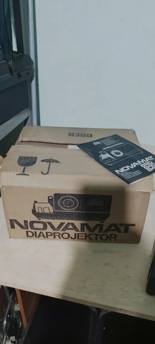 Novamat 820 Diaproiettore