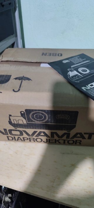 Novamat 820 Diaproiettore