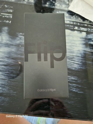 Samsung Galaxy Z Flip4 128 GB Gris/Graphite + Caja