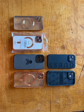 Fundas iPhone 15 Guess