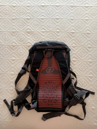 Mochila Quechua Forclaz 20 Air negra