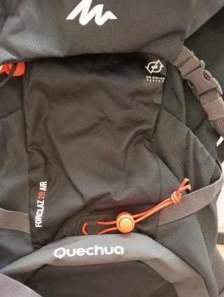 Mochila Quechua Forclaz 20 Air negra