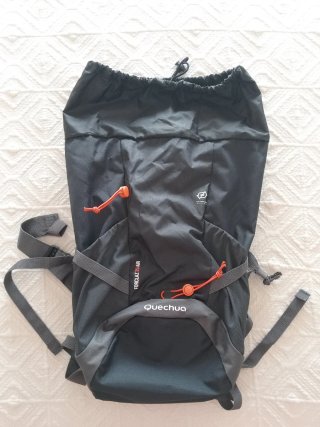 Mochila Quechua Forclaz 20 Air negra
