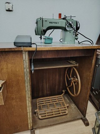 Máquina de coser Refrey 427