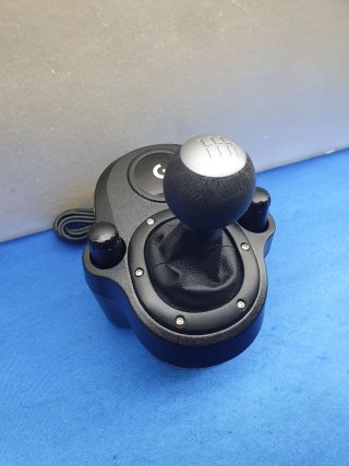 VOLANTE LOGITECH G923 PEDALES Y CAMBIO DE MARCHAS