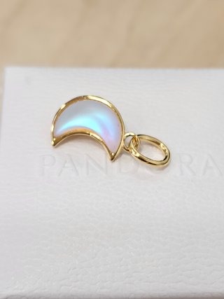 Colgante Pandora Luna Brillante Dorado