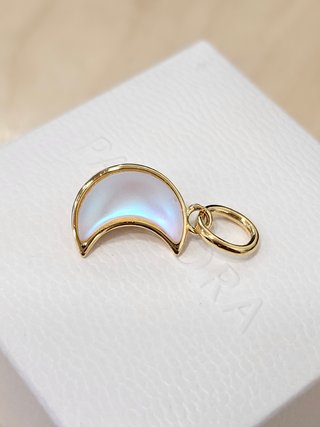 Colgante Pandora Luna Brillante Dorado