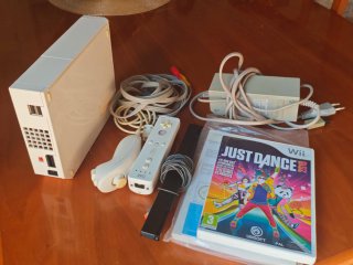 Nintendo Wii + accesorios + Just Dance 2018