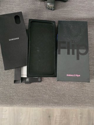 Caja Samsung Galaxy Z Flip 4 vacía