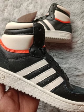 Zapatillas Adidas Altas Negras y Blancas