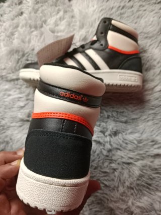 Zapatillas Adidas Altas Negras y Blancas