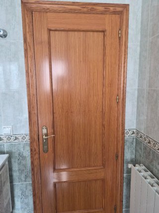 Puerta de madera interior