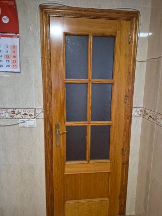 Puerta de madera interior