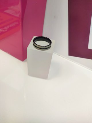 Anillo acero plateado con linea negra T18