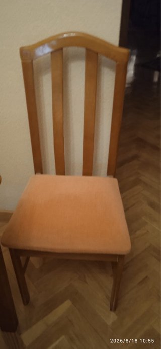 Mesa de comedor y 4 sillas de 80 abatible a 160.