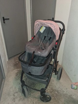 Carro de bebé con cuco