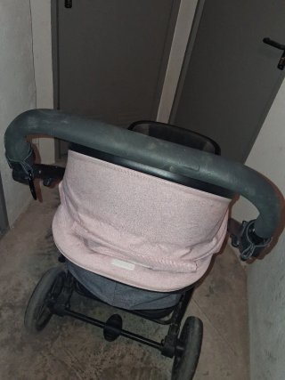 Carro de bebé con cuco