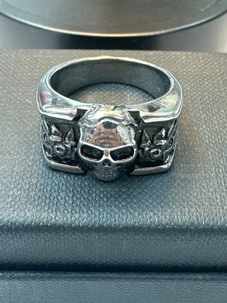 Anillo acero plateado de calavera T22