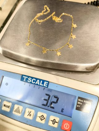 Cadena fina Oro 18k estrellas colgando 45cm largo
