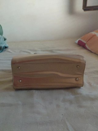 Bolso de mano dorado