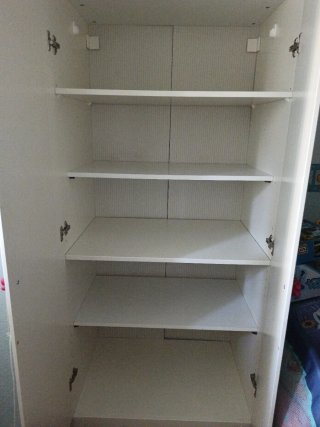 Armario infantil blanco con tiradores mariposa