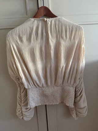 Blusa Sfera plisada beige talla S