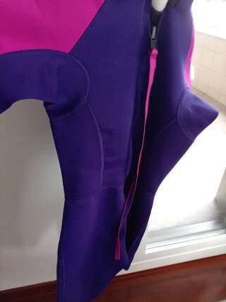Traje neopreno infantil morado y fucsia Olaian