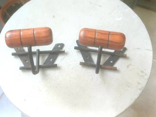 2 Percheros Madera y Metal