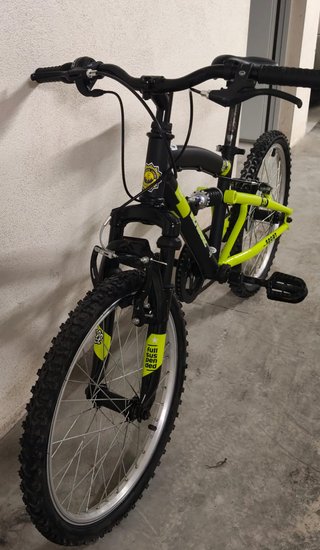 Bicicleta infantil 20" con suspensión, Moma