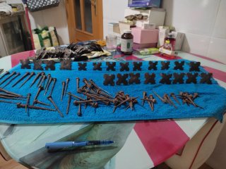Lote clavos antiguos s.17 /70 unidades aprox