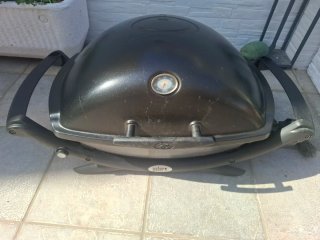 Barbacoa a gas Weber negra