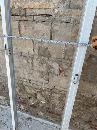 Puerta y altillo de aluminio