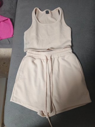 Conjunto deportivo rosa sin estrena.Los dos por 10