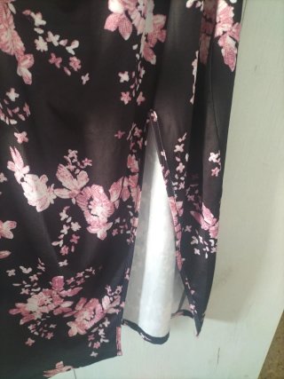 Vestido largo floral negro y rosa