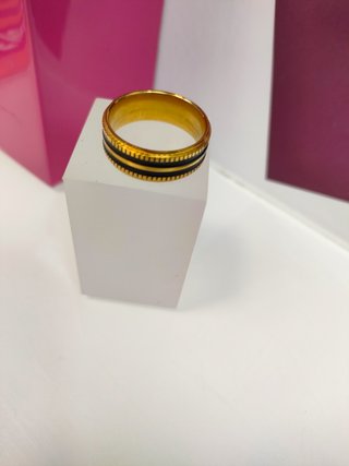 Anillo acero dorado con dos lineas negras T22