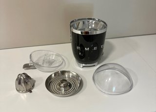 Exprimidor Eléctrico SMEG Negro