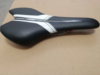 Sillín Pro Falcon Negro y Blanco
