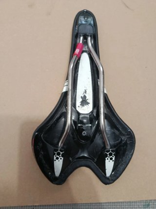 Sillín Pro Falcon Negro y Blanco