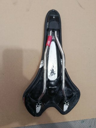 Sillín Pro Falcon Negro y Blanco