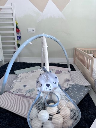 Gimnasio para bebé con pelotas