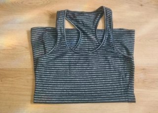 Camiseta de tirantes tipo nadadora brillante talla
