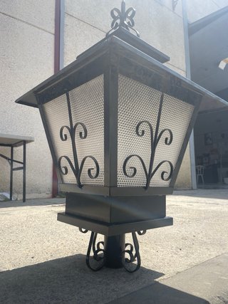 Farola antigua de pared